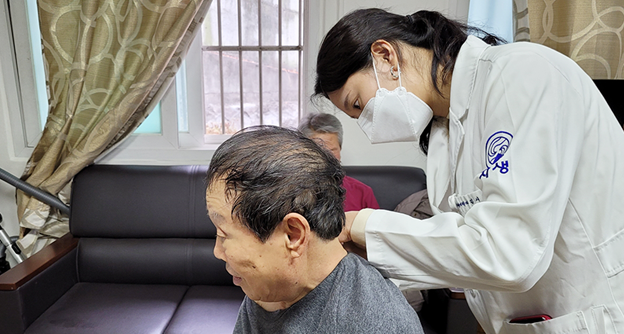 “환절기 어르신들 건강 챙기러 한의사가 갑니다” - 자생의료재단